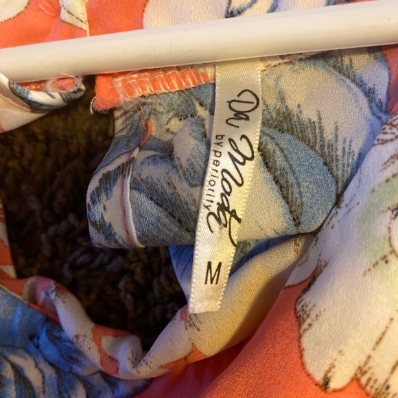 Like new Floral Blouse. - Picture 3 of 3